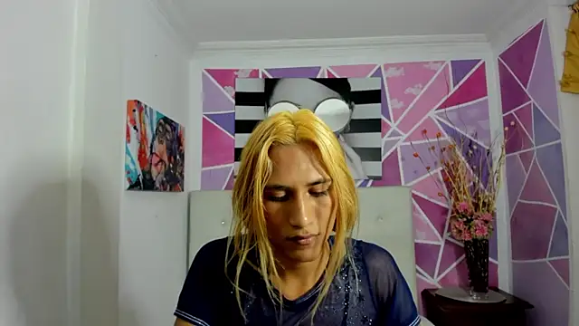 Snapshot of Brisahott chatting on January 20, 2:03 pm Brisahott online show from January 20, 2:03 pm
