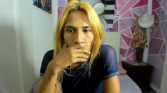 Snapshot of Brisahott chatting on February 12, 2:11 pm Brisahott online show from February 12, 2:11 pm