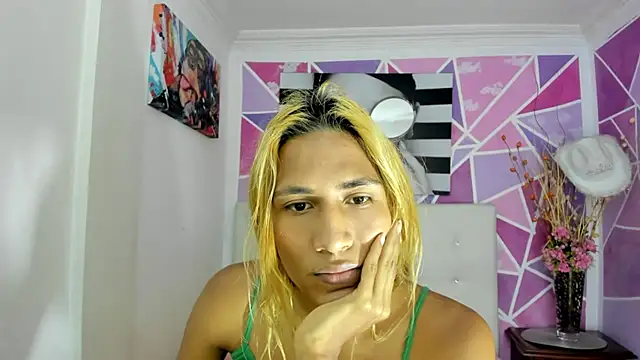 Snapshot of Brisahott chatting on March 5, 2:17 pm Brisahott online show from March 5, 2:17 pm