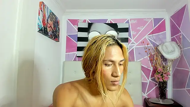 Snapshot of Brisahott chatting on March 6, 2:36 pm Brisahott online show from March 6, 2:36 pm