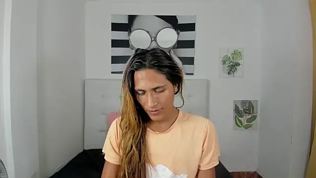 Brisahott online show from October 22, 1:29 am