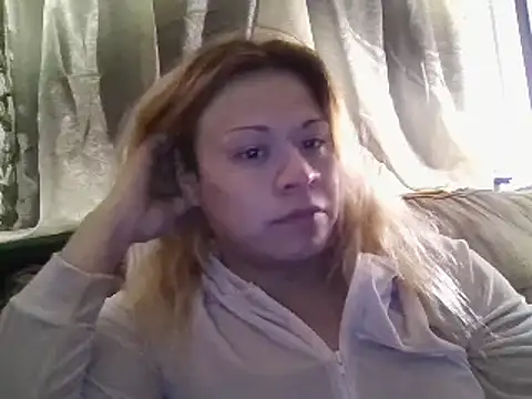Snapshot of allissonw13 chatting on January 23, 5:13 am allissonw13 online show from January 23, 5:13 am