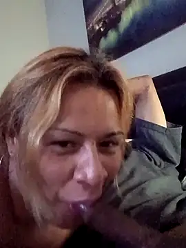 Snapshot of allissonw13 chatting on September 30, 2:55 am allissonw13 online show from September 30, 2:55 am