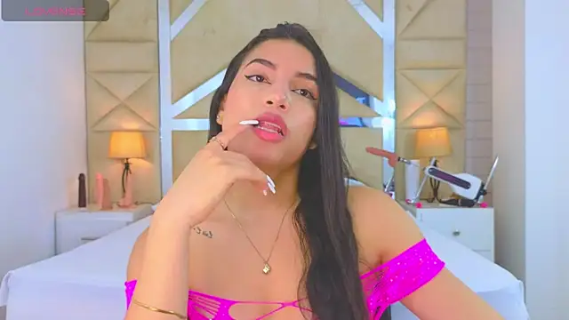 Tiphani walker  online show from November 2, 10:52 pm