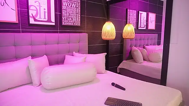 Snapshot of Bella_TS_ chatting on March 11, 10:20 pm Bella TS online show from March 11, 10:20 pm