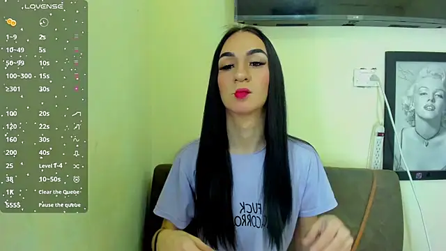 Snapshot of Mia_thompson_19 chatting on December 25, 12:48 am Mia thompson 19 online show from December 25, 12:48 am