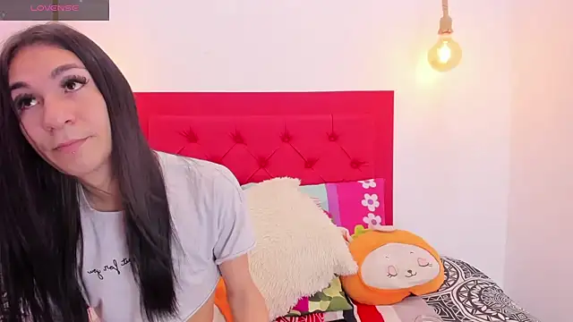 Snapshot of Mia_thompson_19 chatting on February 22, 8:09 pm Mia thompson 19 online show from February 22, 8:09 pm