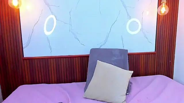 Mia thompson 19 online show from March 4, 8:24 pm