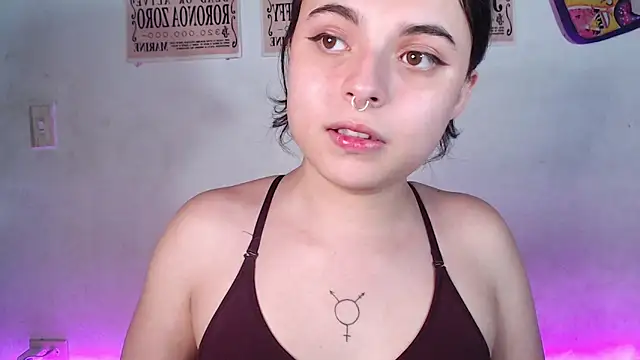 Snapshot of elizabethtaylorxxx chatting on January 3, 12:22 am elizabethtaylorxxx online show from January 3, 12:22 am