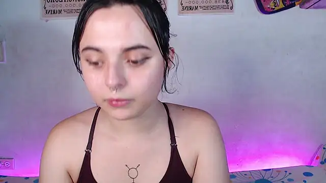 Snapshot of elizabethtaylorxxx chatting on January 4, 7:02 pm elizabethtaylorxxx online show from January 4, 7:02 pm