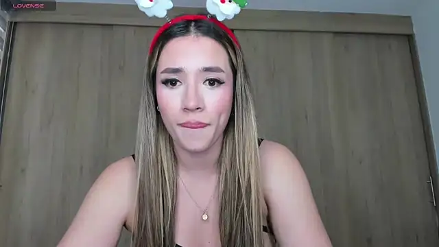 Snapshot of honeyann08 chatting on December 6, 5:38 pm honeyann08 online show from December 6, 5:38 pm