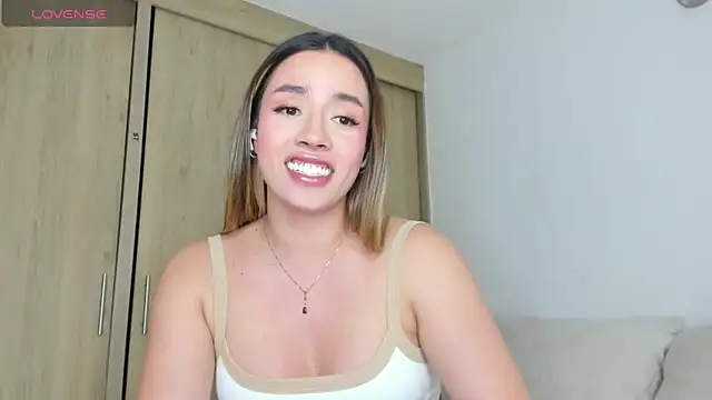 Snapshot of honeyann08 chatting on February 15, 8:34 pm honeyann08 online show from February 15, 8:34 pm