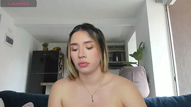 Snapshot of honeyann08 chatting on February 18, 6:17 pm honeyann08 online show from February 18, 6:17 pm