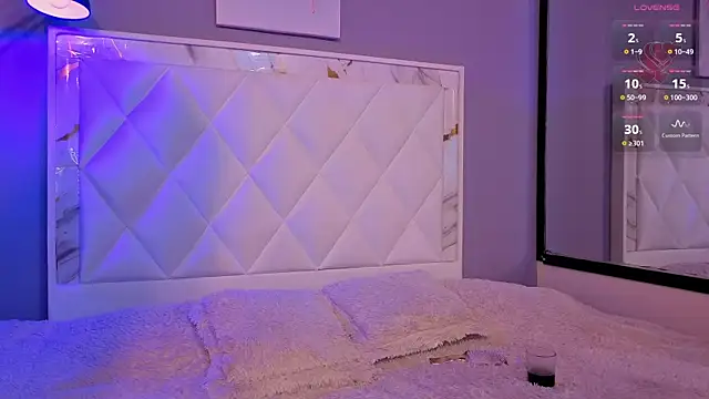 Megan Do Santos online show from February 20, 2:52 pm