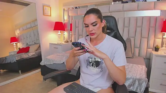 mariiahneedles online show from December 21, 11:24 pm