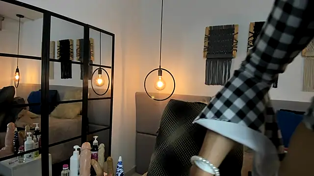 Snapshot of Sweet_camille chatting on December 20, 2:19 am Sweet camille online show from December 20, 2:19 am