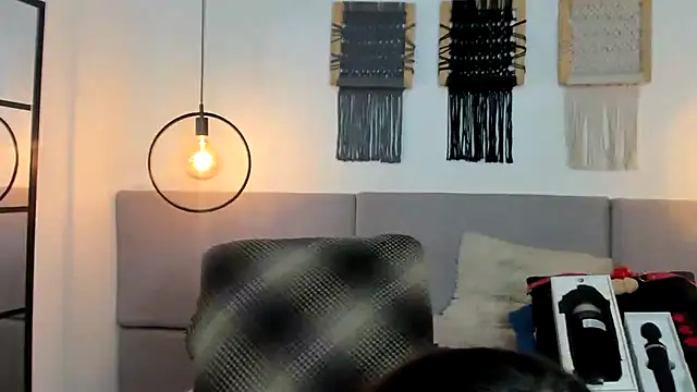 Snapshot of Sweet_camille chatting on January 27, 2:31 am Sweet camille online show from January 27, 2:31 am