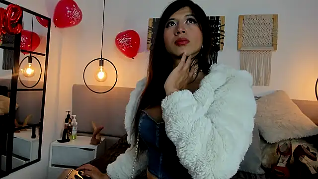 Snapshot of Sweet_camille chatting on February 13, 2:17 am Sweet camille online show from February 13, 2:17 am