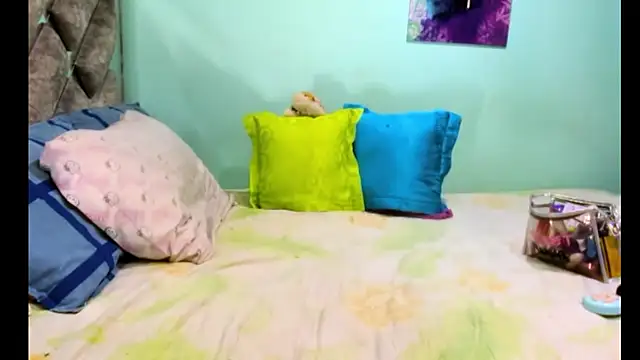 Evilmichellts1 online show from February 25, 12:37 am