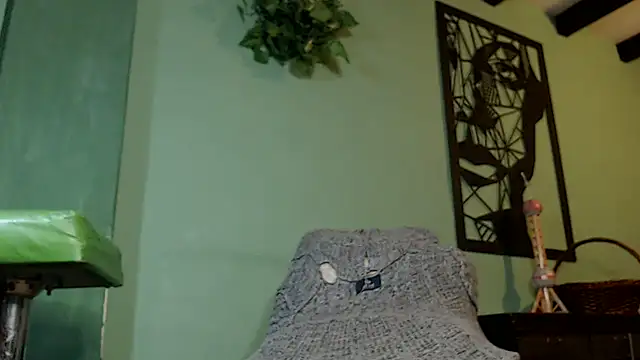 Snapshot of thirstymoonxx chatting on January 31, 12:50 am thirstymoonxx online show from January 31, 12:50 am