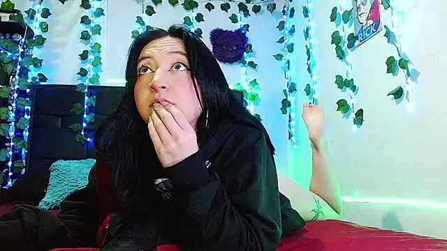 Snapshot of the_lesbian_game chatting on January 7, 2:43 am the lesbian game online show from January 7, 2:43 am