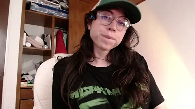 emily pearl  online show from October 11, 9:17 pm