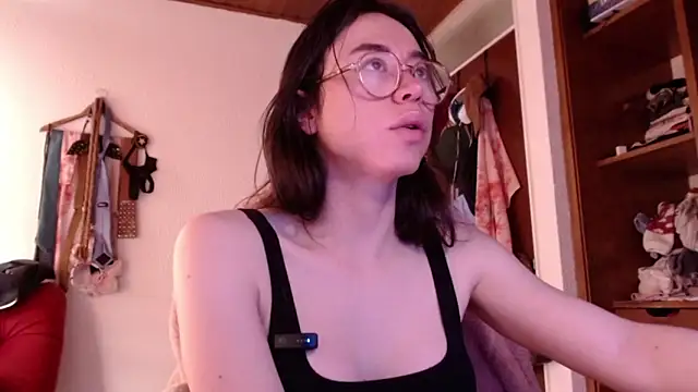 emily pearl  online show from November 5, 9:03 pm