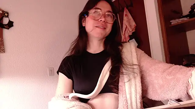 emily pearl  online show from December 4, 1:48 pm