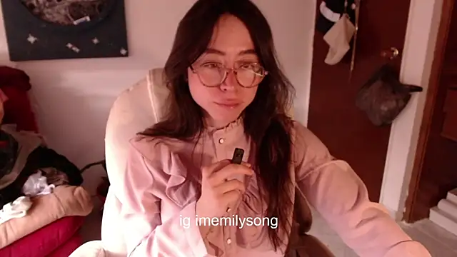 emily pearl  online show from December 14, 8:37 pm