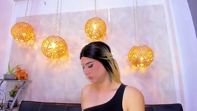 Snapshot of victoria_aleia_ chatting on February 15, 7:50 pm victoria aleia online show from February 15, 7:50 pm