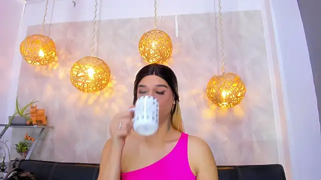 Snapshot of victoria_aleia_ chatting on February 19, 7:48 pm victoria aleia online show from February 19, 7:48 pm