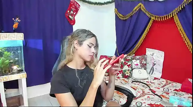 Snapshot of isabella_lunats chatting on January 4, 1:10 am isabella lunats online show from January 4, 1:10 am