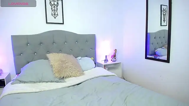 Snapshot of AnnyMichelle_ chatting on December 13, 12:20 am AnnyMichelle online show from December 13, 12:20 am