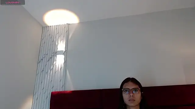 sara saenz99 online show from December 28, 7:33 pm