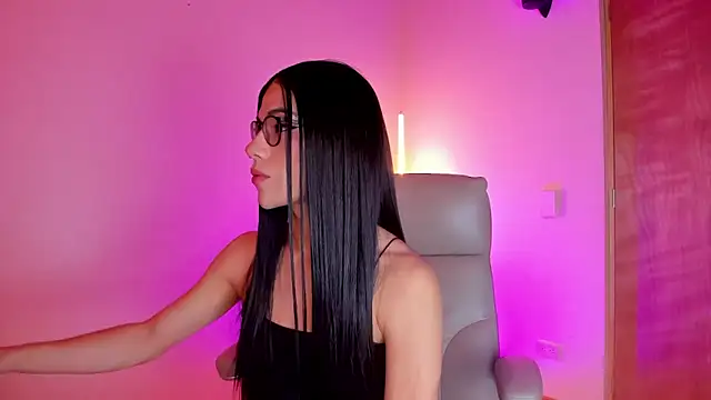 Snapshot of Kaarla___ chatting on March 3, 2:21 pm Kaarla online show from March 3, 2:21 pm
