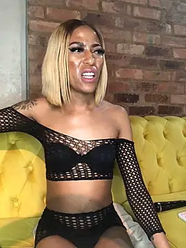 Snapshot of Kylie_Hairy_Bbc chatting on September 18, 11:21 pm Kylie Hairy Bbc online show from September 18, 11:21 pm