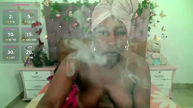 Snapshot of ValeriaTsx chatting on February 5, 12:31 am ValeriaTsx online show from February 5, 12:31 am