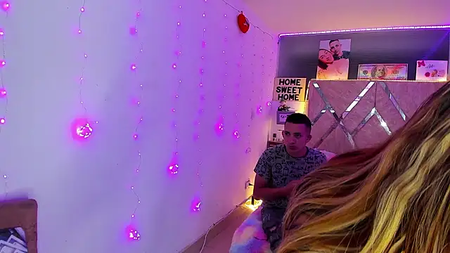 parejacaliente20154 online show from March 5, 3:11 am