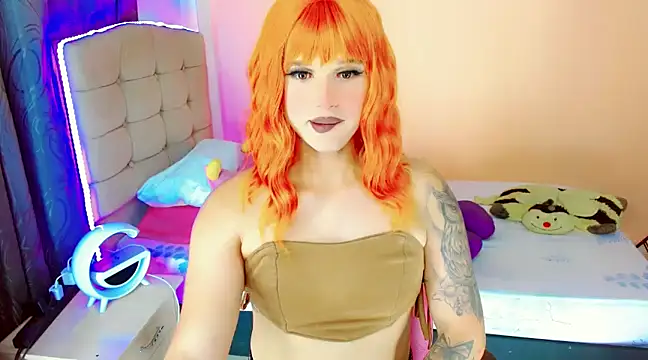 Snapshot of TaylorMon chatting on February 4, 11:27 pm TaylorMon online show from February 4, 11:27 pm