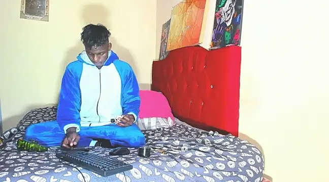 Snapshot of blackWhite_hot chatting on February 6, 10:00 pm blackWhite hot online show from February 6, 10:00 pm