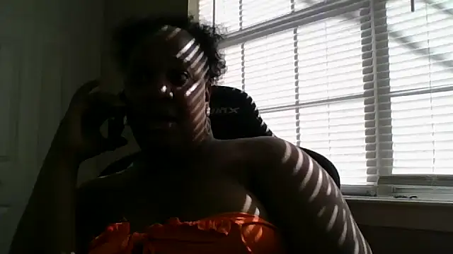 Snapshot of Badgirlbrittt chatting on October 2, 7:46 pm Badgirlbrittt online show from October 2, 7:46 pm