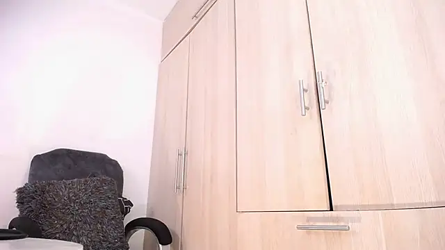Snapshot of camilasexy111 chatting on January 6, 4:36 am camilasexy111 online show from January 6, 4:36 am