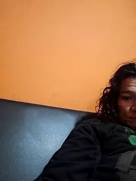 miicheele32 online show from February 5, 4:37 pm
