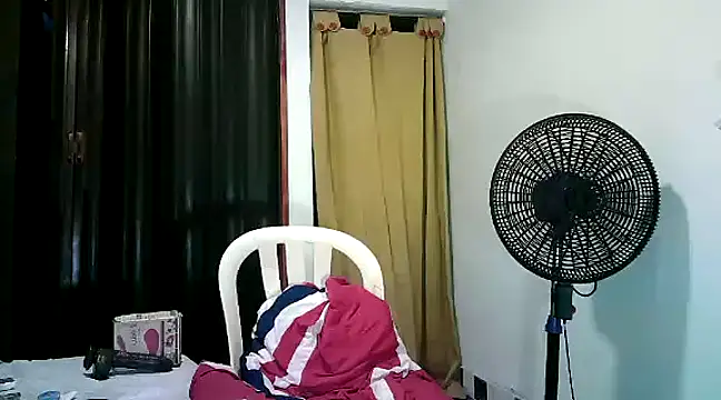 Snapshot of kimmiemm chatting on January 20, 12:57 am kimmiemm online show from January 20, 12:57 am
