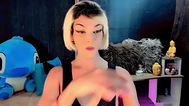 Snapshot of the-horus-girl chatting on January 15, 12:19 am the-horus-girl online show from January 15, 12:19 am