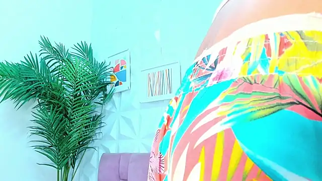 Snapshot of Briyit_Doll chatting on December 4, 12:52 pm Briyit Doll online show from December 4, 12:52 pm
