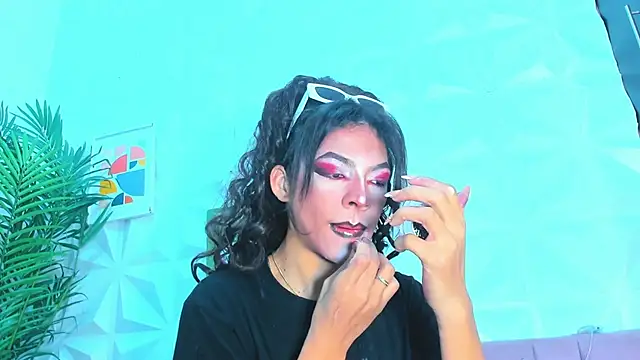 Snapshot of Briyit_Doll chatting on December 10, 1:00 pm Briyit Doll online show from December 10, 1:00 pm