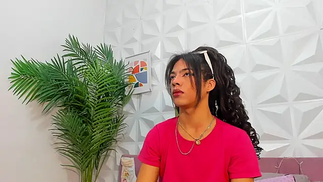 Snapshot of Briyit_Doll chatting on December 12, 12:22 pm Briyit Doll online show from December 12, 12:22 pm