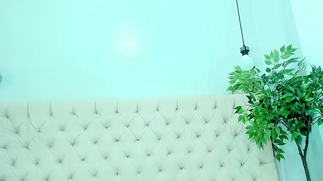 Snapshot of Briyit_Doll chatting on December 28, 8:36 pm Briyit Doll online show from December 28, 8:36 pm