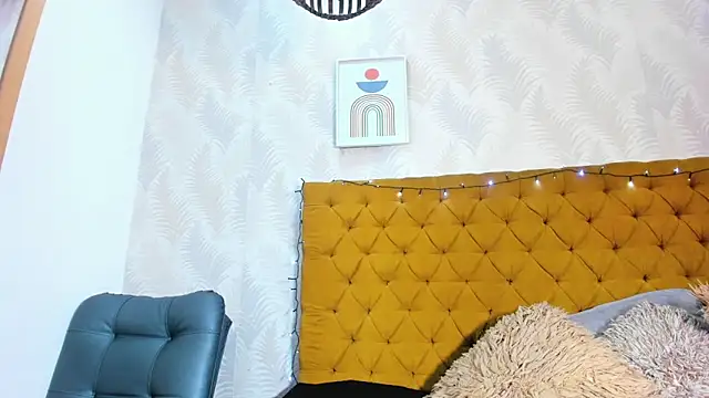 Snapshot of Briyit_Doll chatting on January 5, 2:37 am Briyit Doll online show from January 5, 2:37 am
